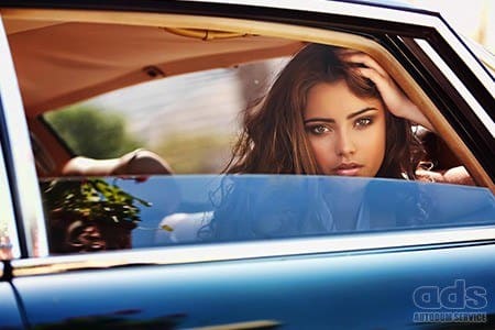 Красивая девушка в автомобиле, Киев